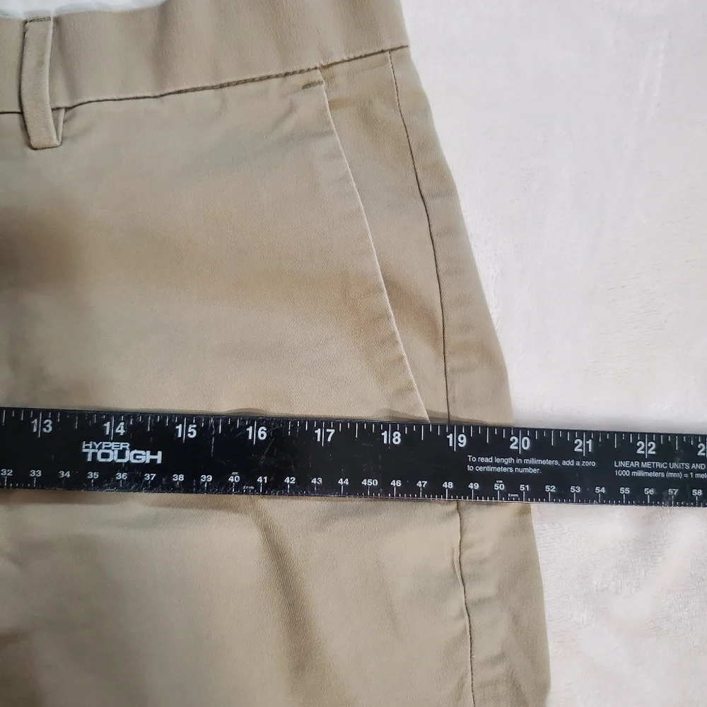 Banana Republic Mens‎ Shorts Size 33, Khaki Color.  SKU# A-68